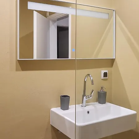 Nora - 18m2 Terrace - Pet Friendly - Free Parking Supetar