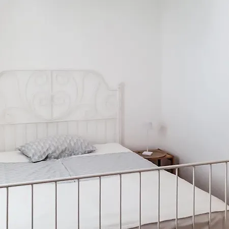 Nora - 18m2 Terrace - Pet Friendly - Free Parking * Supetar