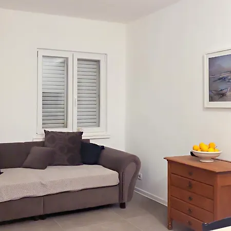 Nora - 18m2 Terrace - Pet Friendly - Free Parking Supetar